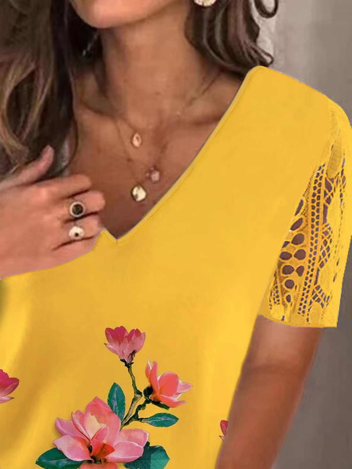 Amarillo Floral Estampado Casual Cuello Pico De Encaje Manga Corta Camiseta